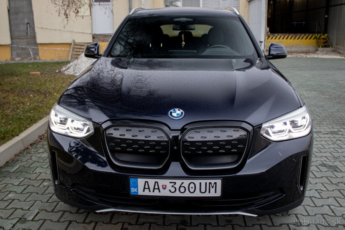 iX3 210kW panoráma Harman Kardon - 10