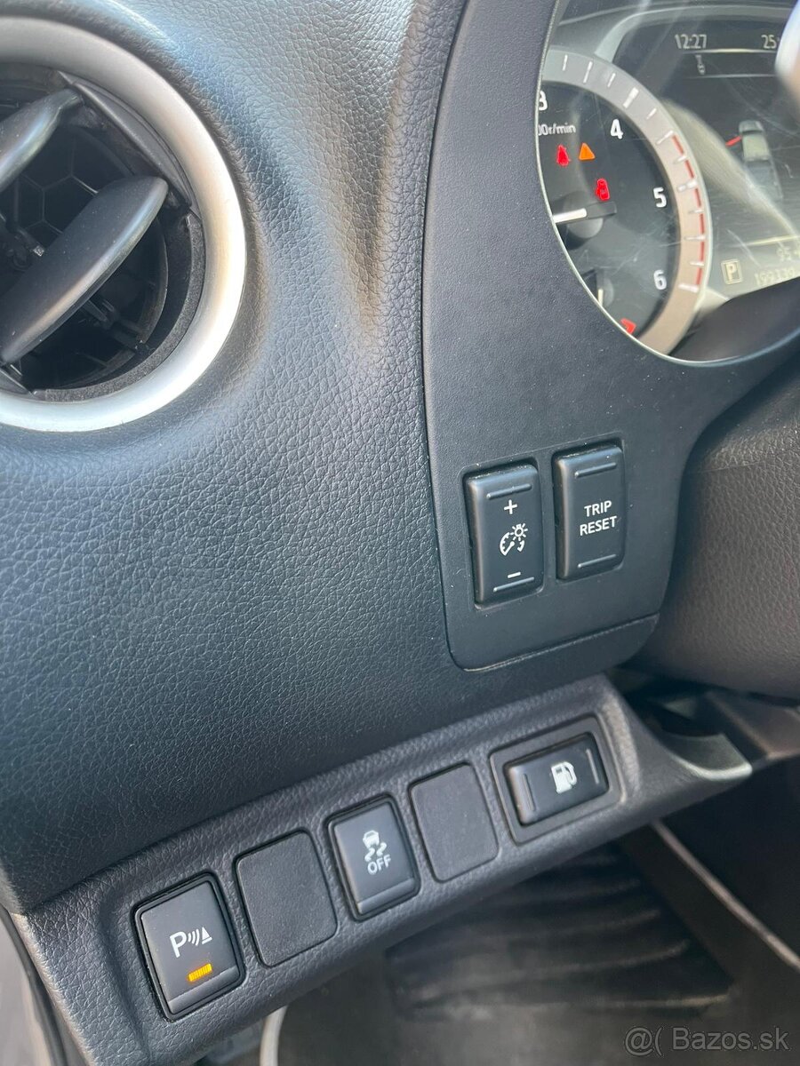 Nissan Navara Double Cab 190 - 10