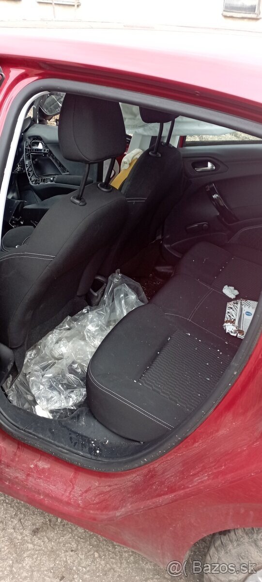 Peugeot 208 1.2 60kw díly - 10