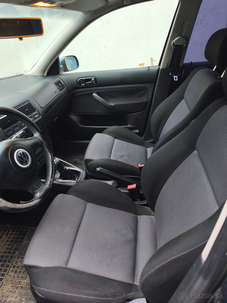 Volkswagen Golf - 10