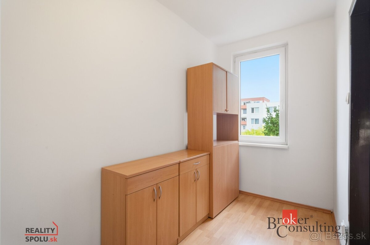 Slnečný a priestranný 3-izbový byt v tichej časti Klokočiny - 10