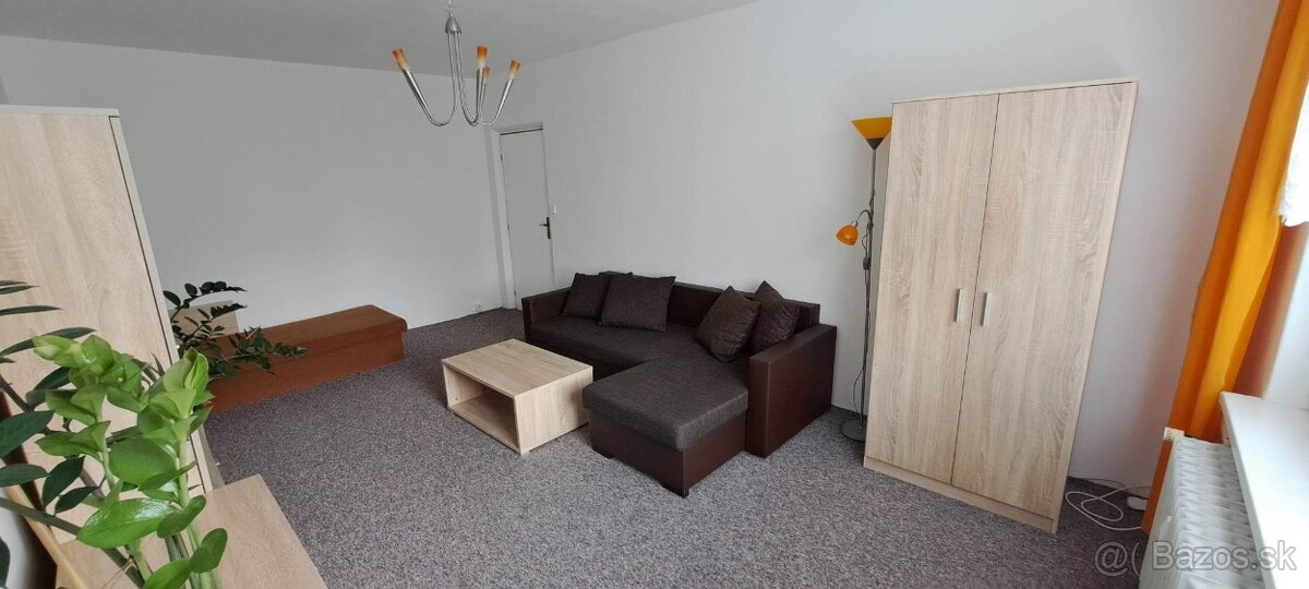 PRENÁJOM - veľký 2-izb. byt - Martin - Sever - Ul. Rum. arm. - 10