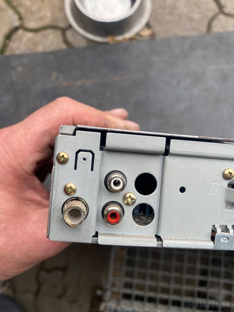 Predám 2ks autorádia sencor a JVC - 10