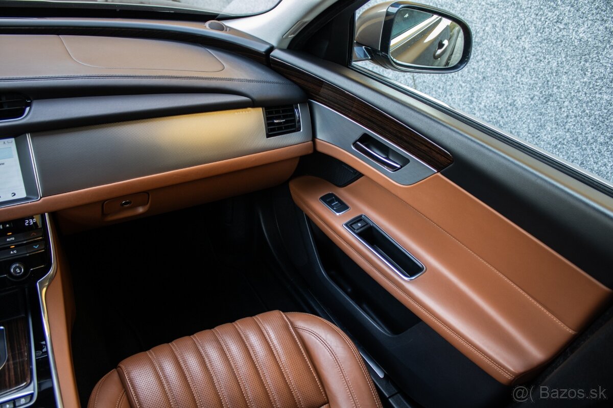 Jaguar XF 3.0D TDV6 - 10