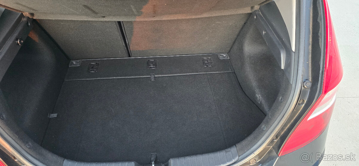 Hyundai i30 1.6 crdi 66kW 2011 - 10