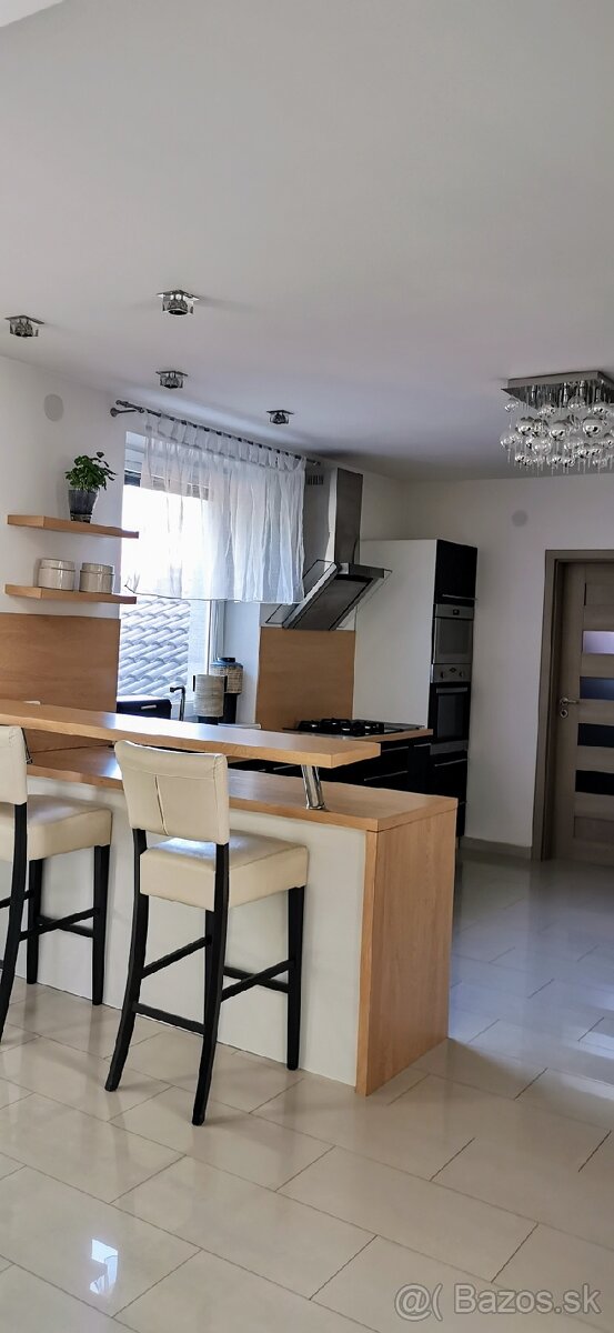 Dom s bazénom na predaj Zlaté Moravce Limitovaná ponuka - 10