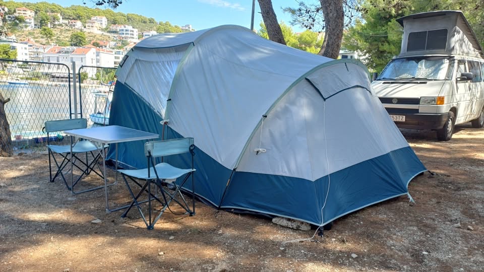 Predám veľký kempovací stan v top stave pre 4 osoby s prí... - 10