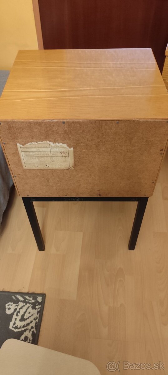 Kozmetický stolík+ nočný stolík - 10