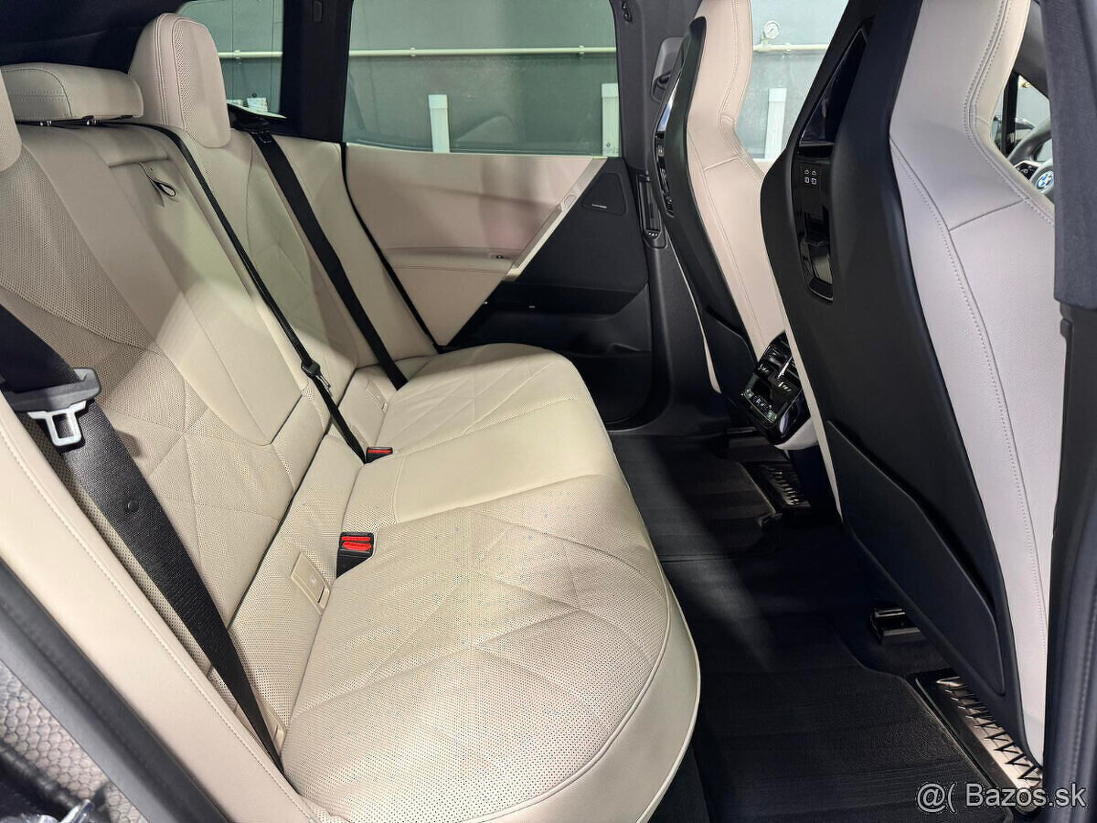 BMW iX Xdrive 40 SPORT - 10