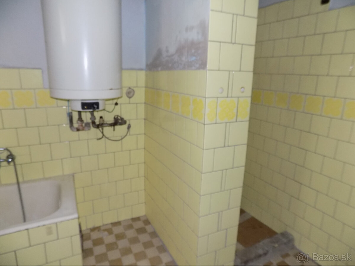 Na predaj viacgeneračný dom v Tvrdošovciach . - 10