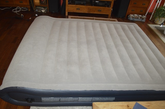 predam nafukovaciu postel INTEX - 10