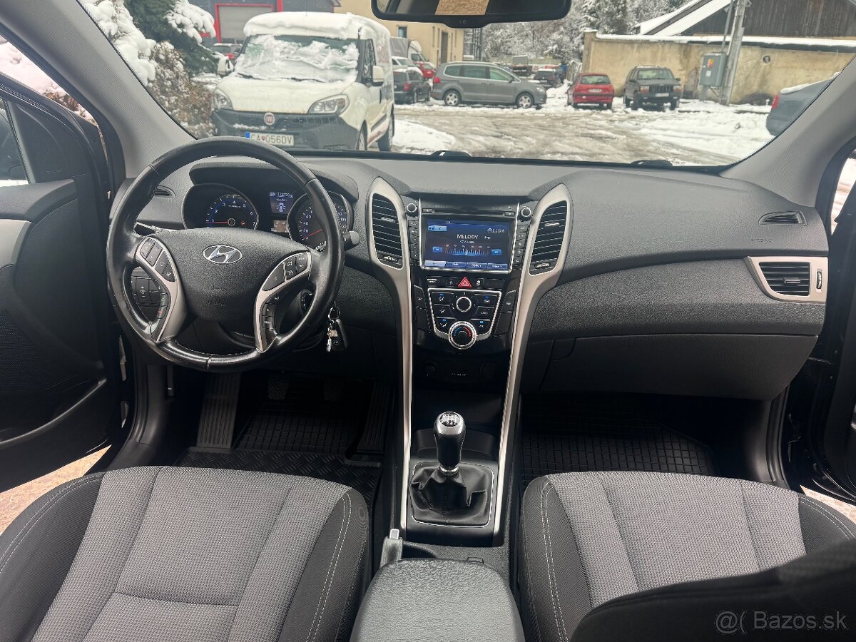 Predám Hyundai i30 1.4 i len 113000 km rv: 2014/7 - 10
