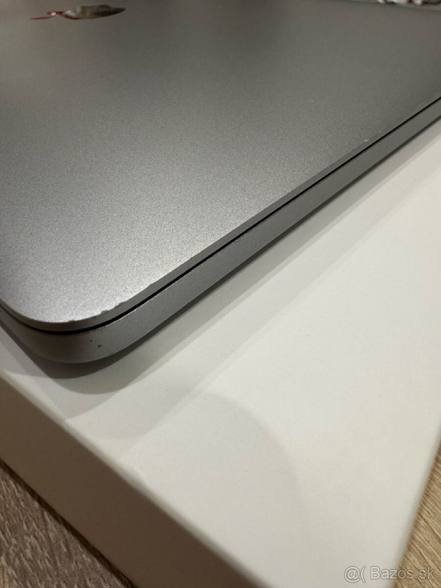 Apple MacBook Pro 13\" 2019, touch bar - 10