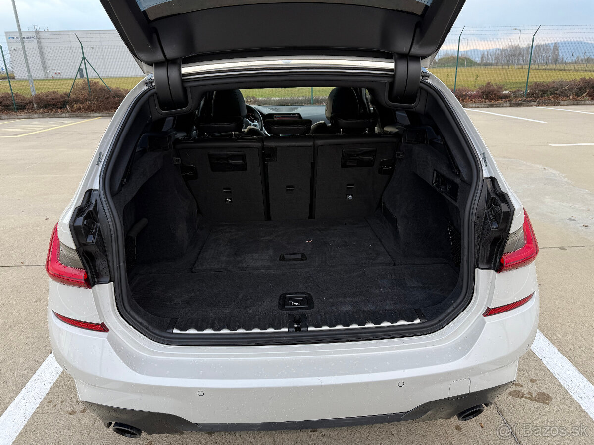 BMW 330i M-Sport - 10