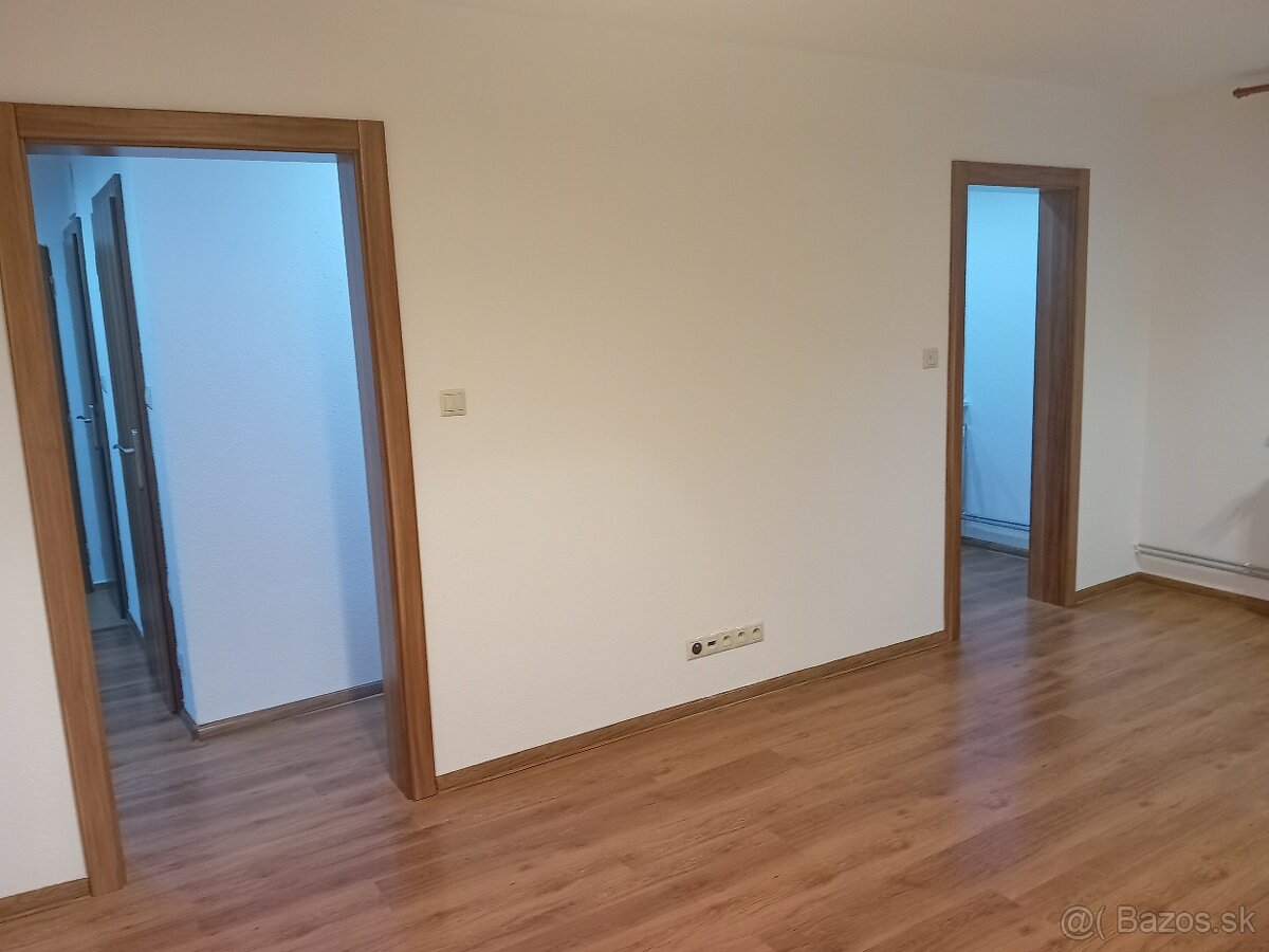 Na predaj pekný prerobený 3 izb.byt v peknom prostredí - 10