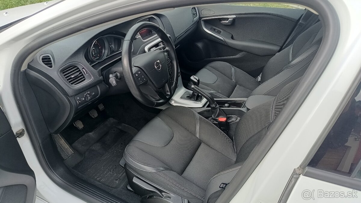 Volvo V40 D2 2.0L 120k Volvo V40 88kW M6 - 10