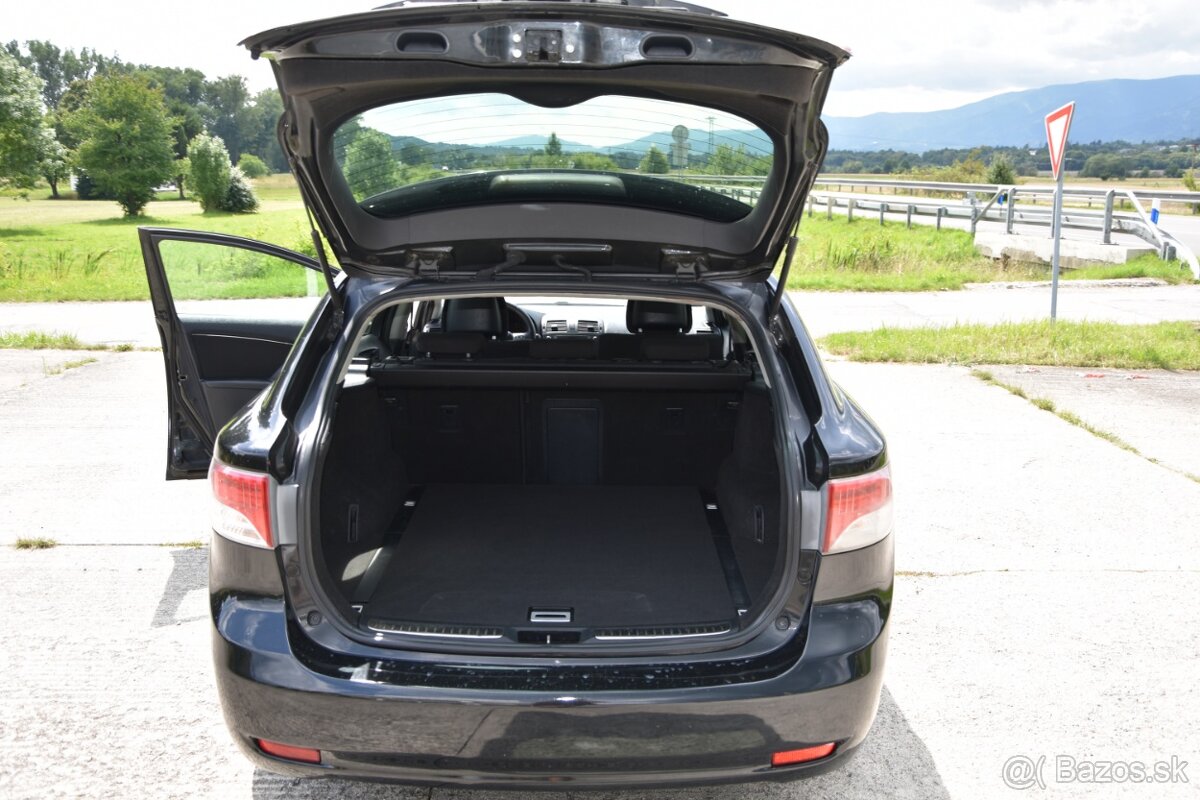 Toyota Avensis Combi - 10