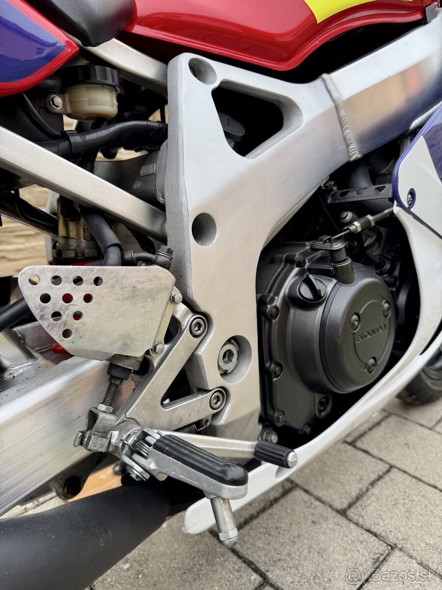 HONDA CBR 900 SC 33 - 10