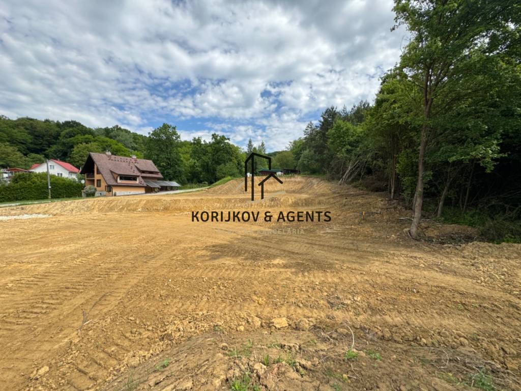 PREDAJ, Stavebné pozemky Gruzovce, 5 min do HE - 10