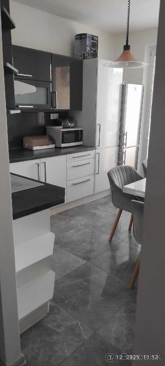 Prenájom 3-izbový byt - 10