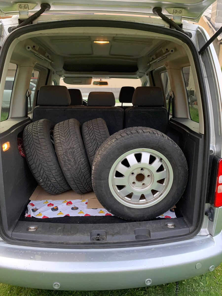 VW Caddy 1,6 75kw, 2011 nová stk. - 10