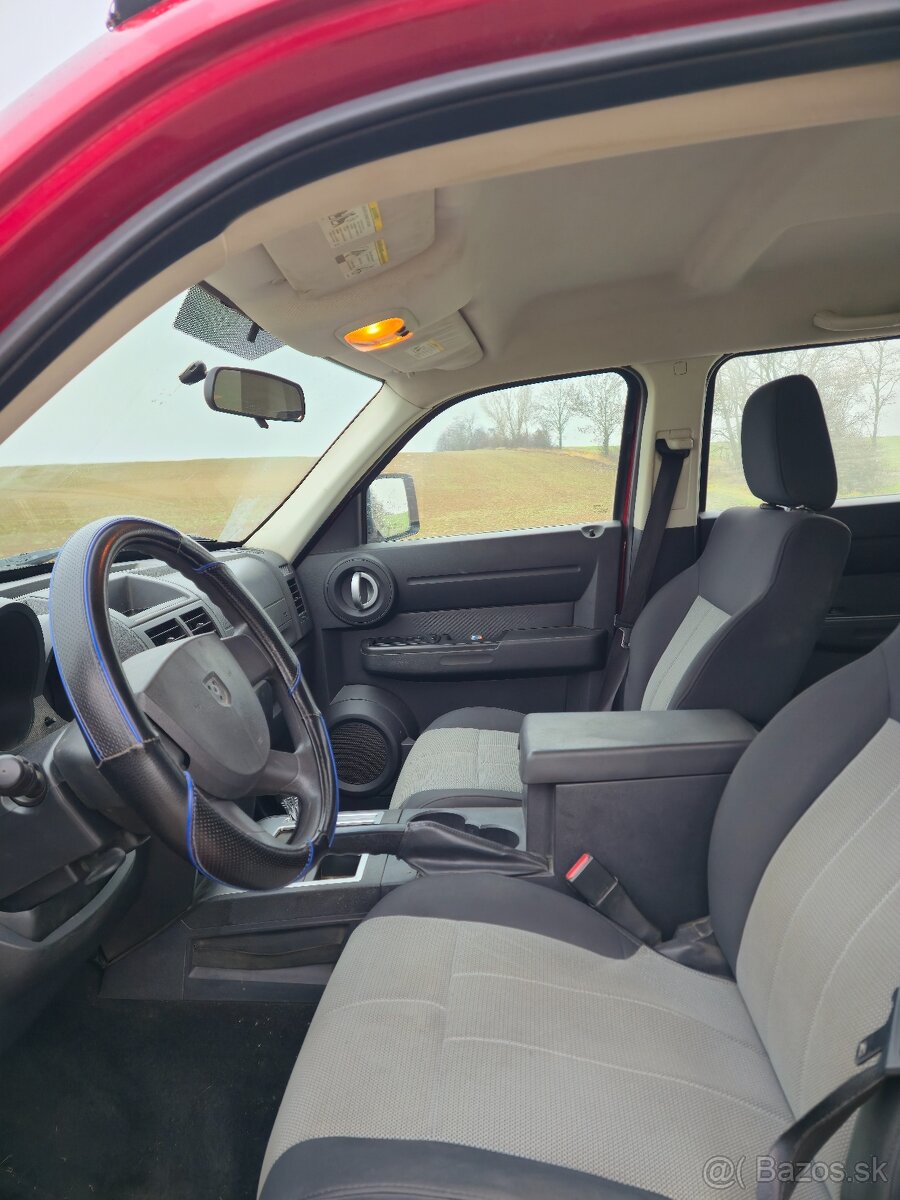 Predám Dodge Nitro, rok 2009 automat - 10