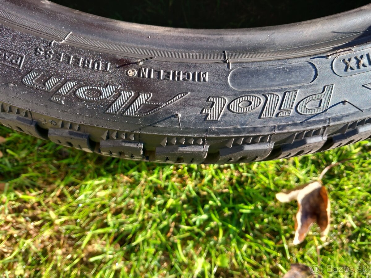 235/40 r19 zimne pneu michelin - 10