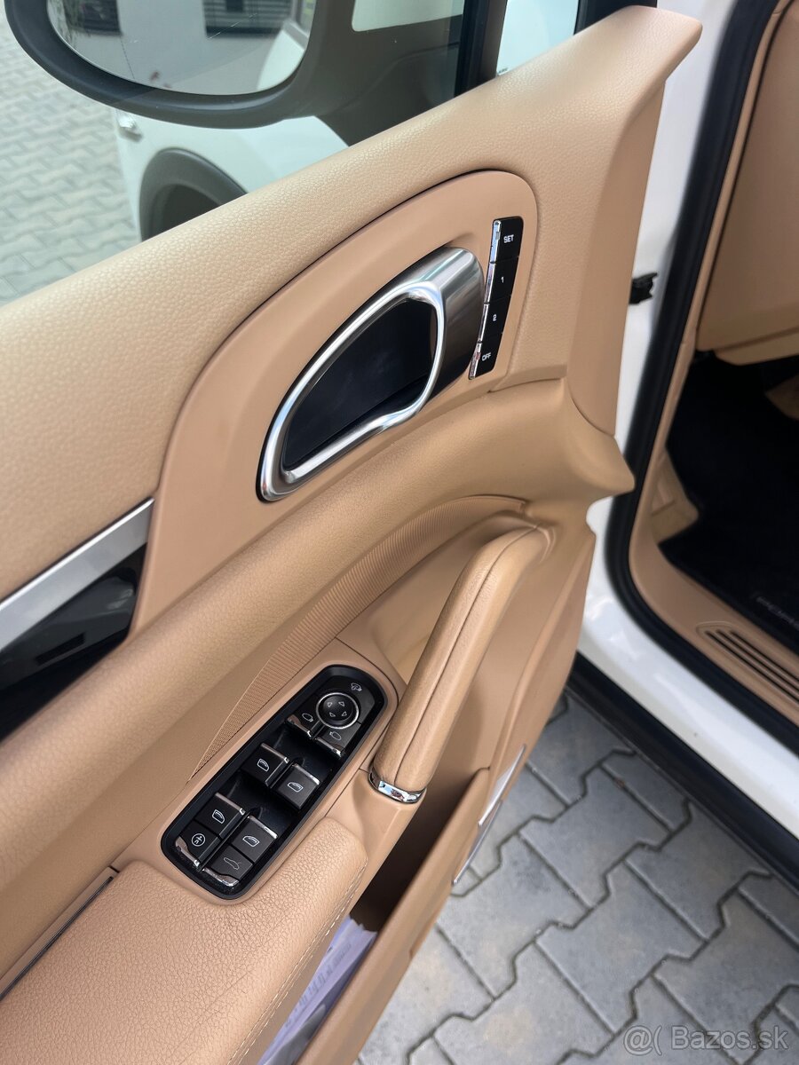 Porsche Cayenne - 10