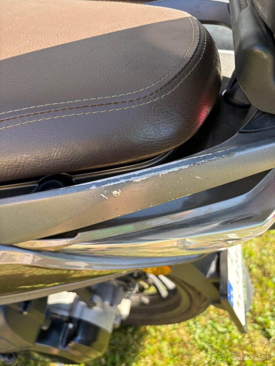 Skúter Sym Symphony ST 125 - 10