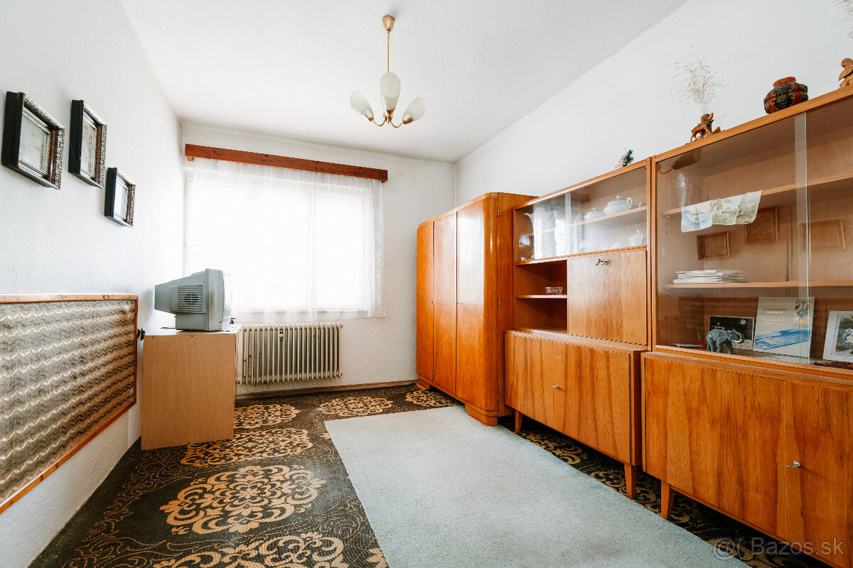 Dom v obci Divín s výhľadom na hrad, znížená cena - 10