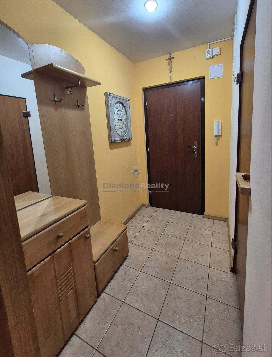 Na prenájom zariadená garsónka, balkón, Štefánikova, Senica. - 10