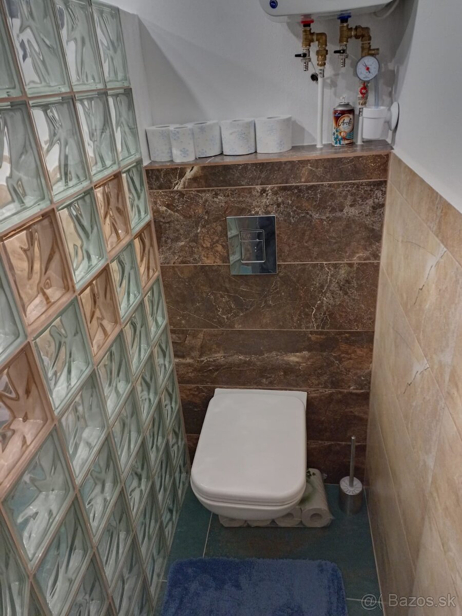 Na predaj pekný zrekonštuovaný dom/chata na priehrade - 10