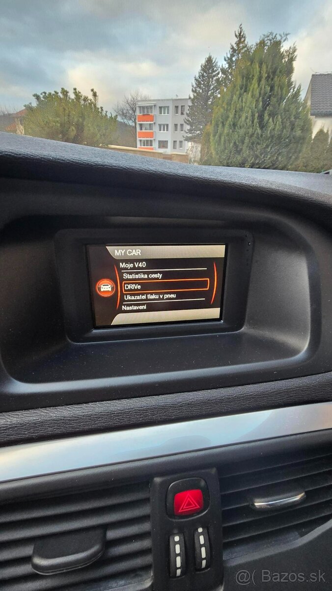 Volvo V40 1.6 Turbo benzín - 10