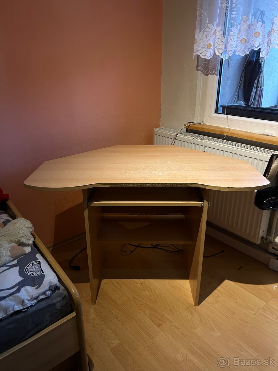 Rohový počítačový stôl - 10