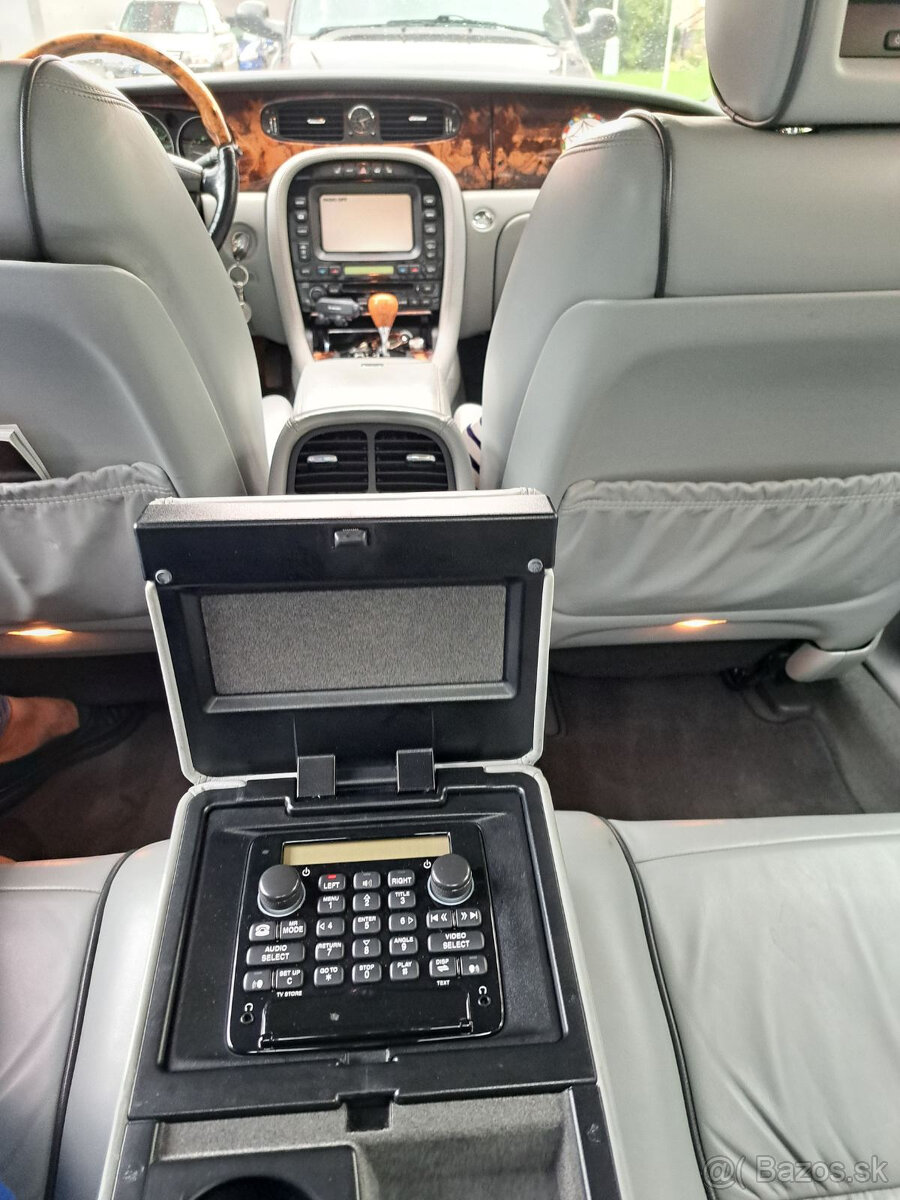 Jaguár XJ8 Long verzia - 10