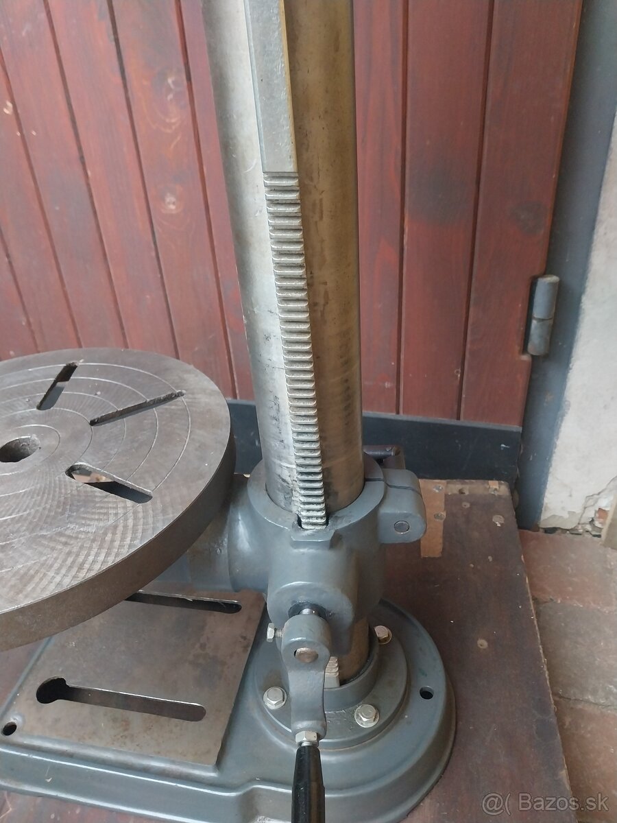 Stojanova vŕtačka 1 - 10