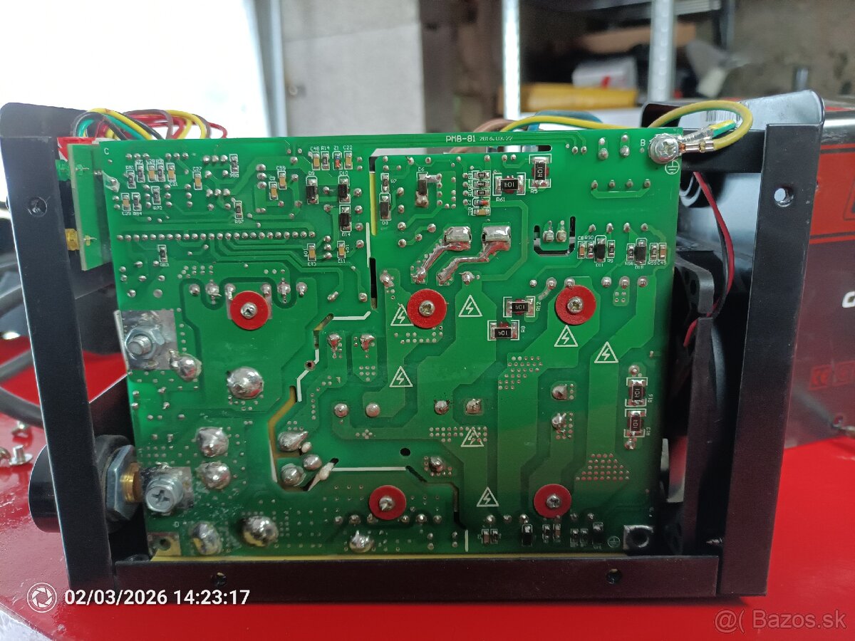 Invertorová zváračka Dnipro M SAB-250DPK - 10