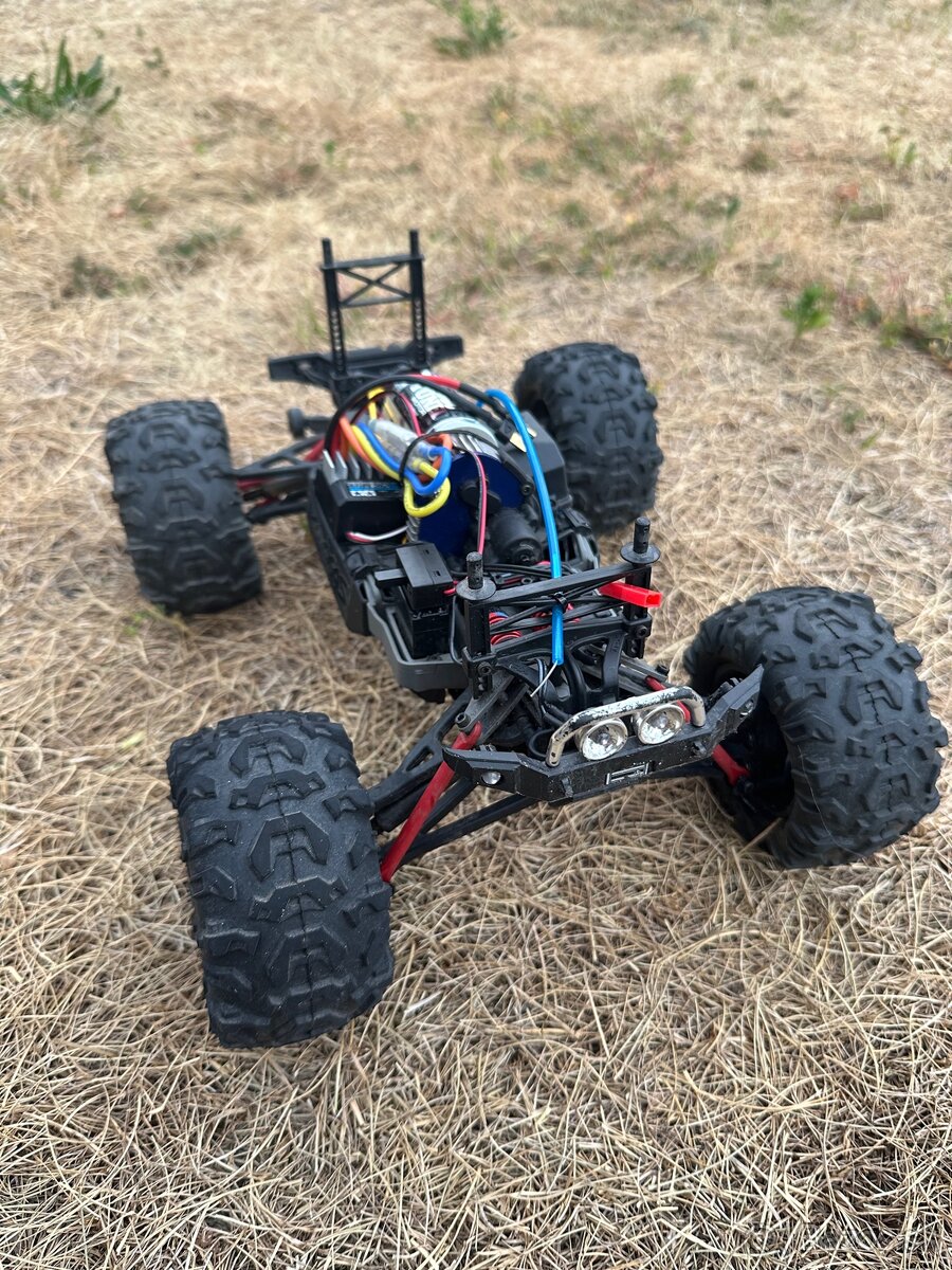 Traxxas summit 1:16 - 10