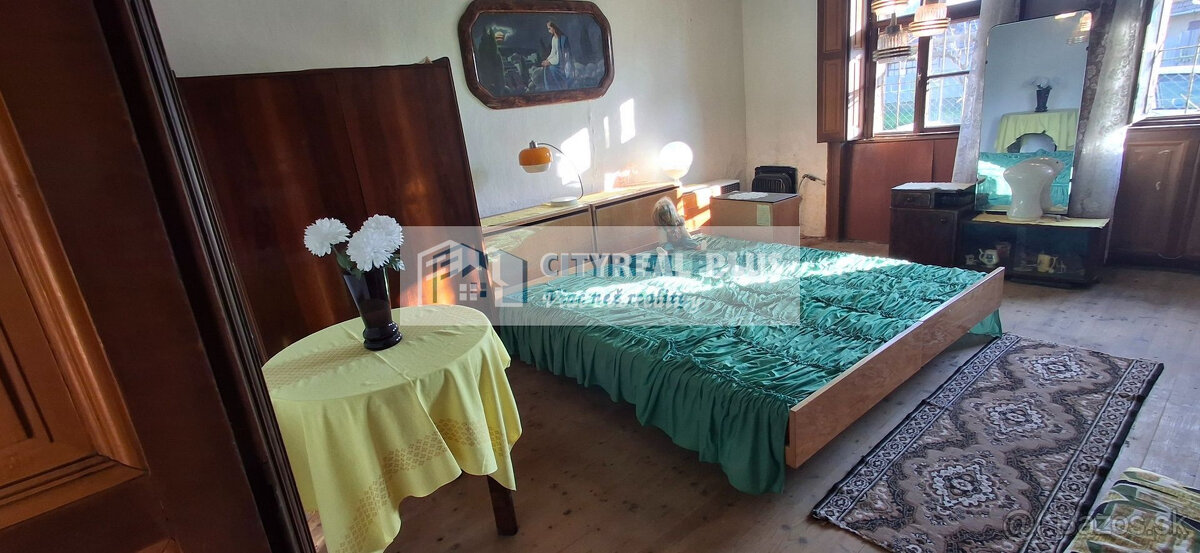 ZNÍŽENÁ CENA Ponúkame na predaj 100 ročný sedliacky dom v T - 10
