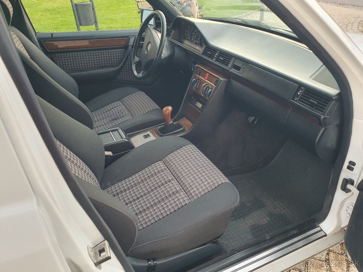 Mercedes W124 200E - 10