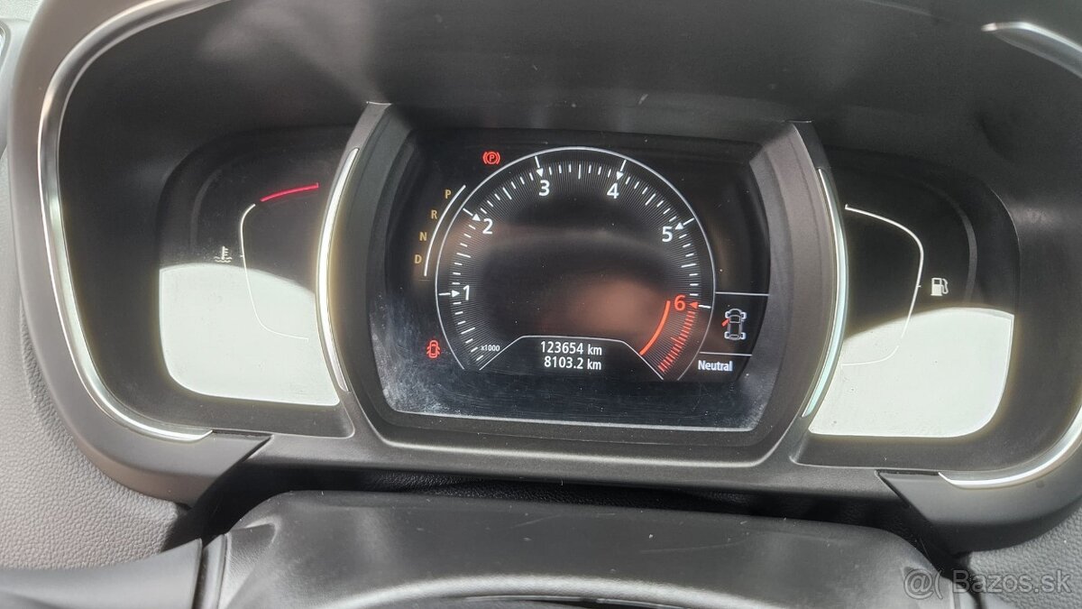 Renault Grand Scenic - 10