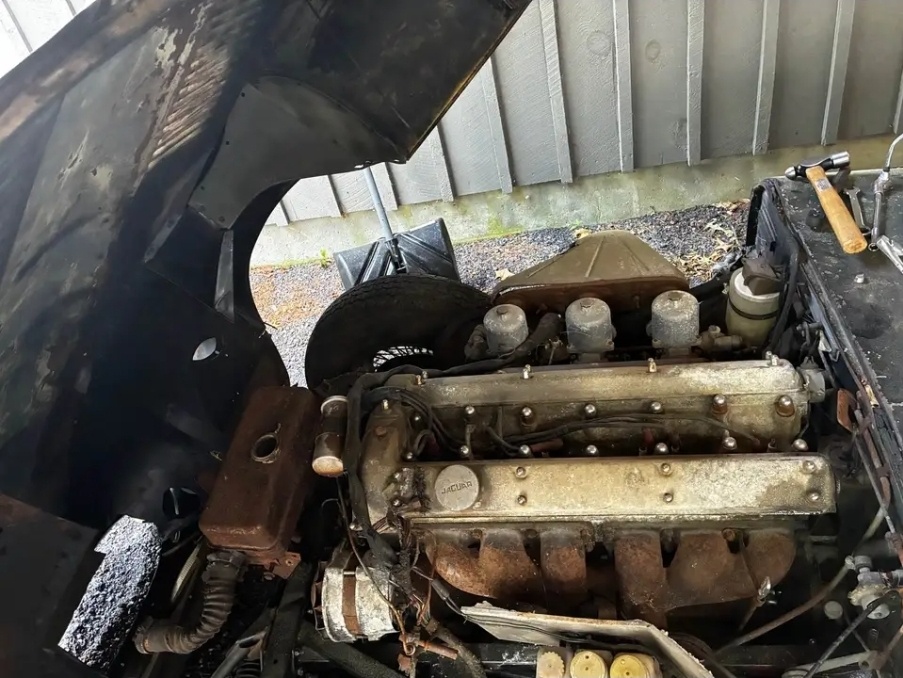 Jaguar E-Type xke 4.2 Coupe Manual - 10