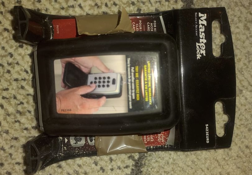 krabica c.3 ostane veci - 10