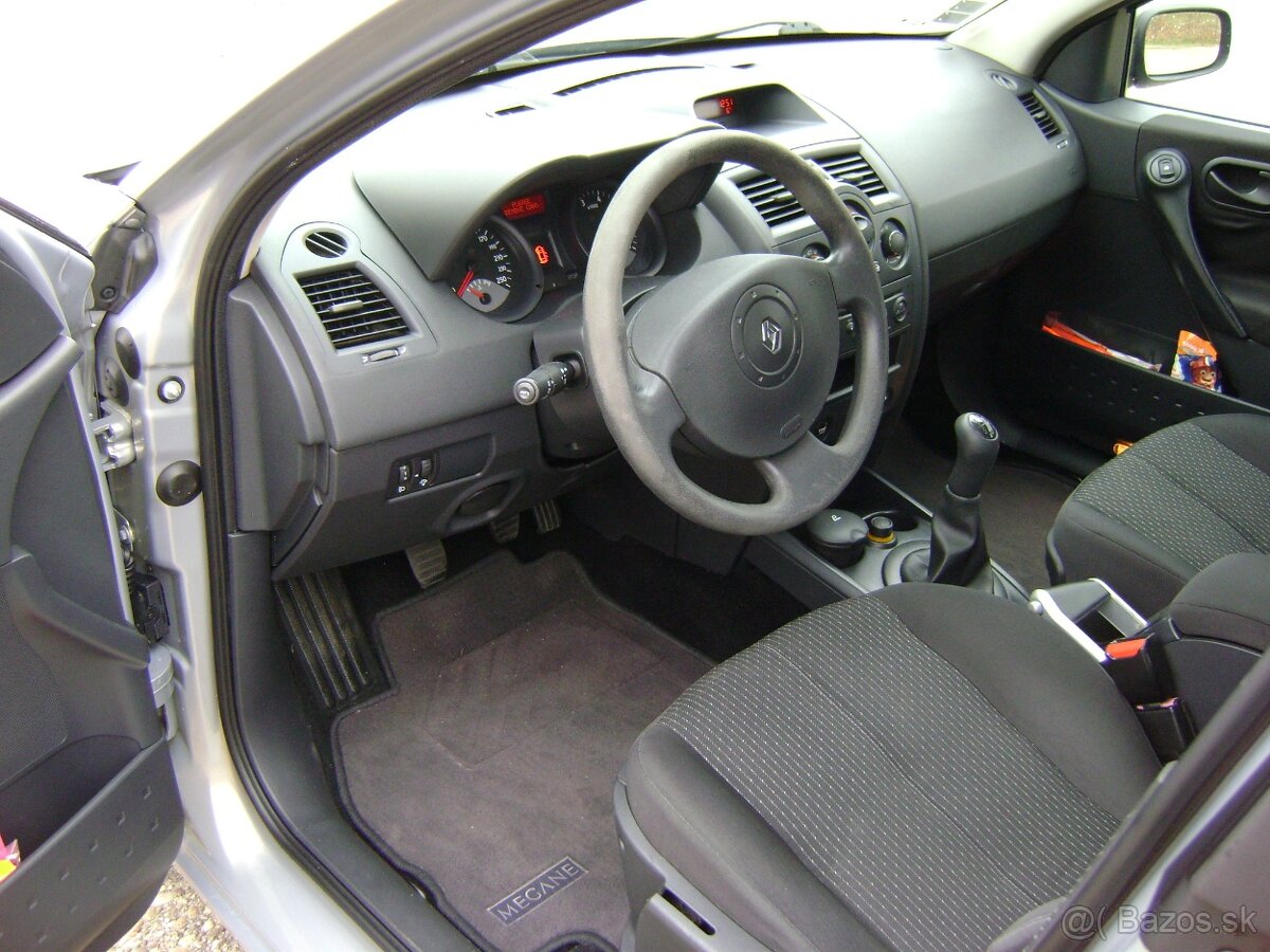 RENAULT MEGANE 1.4 - 10