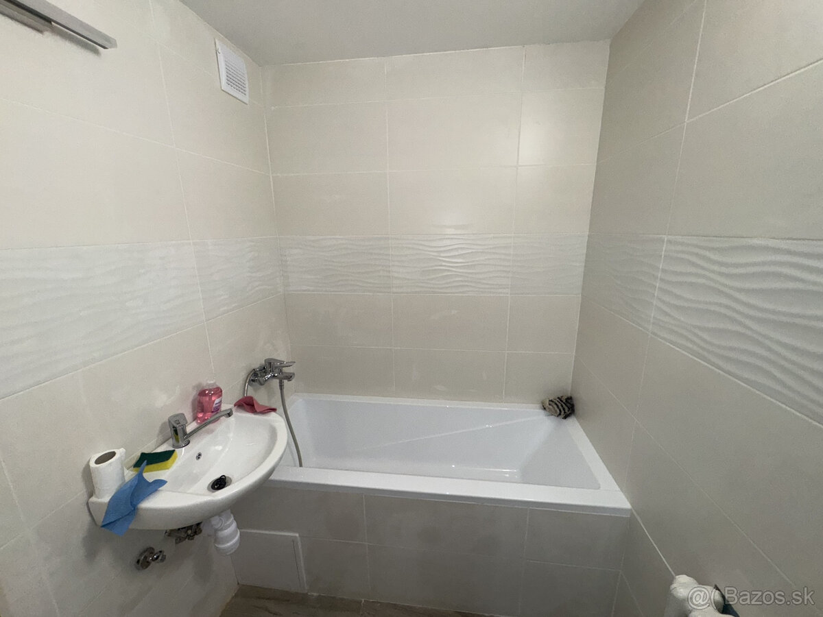 Na predaj 3-izbový byt po rekonštrukcii v atraktívnej lokal - 10