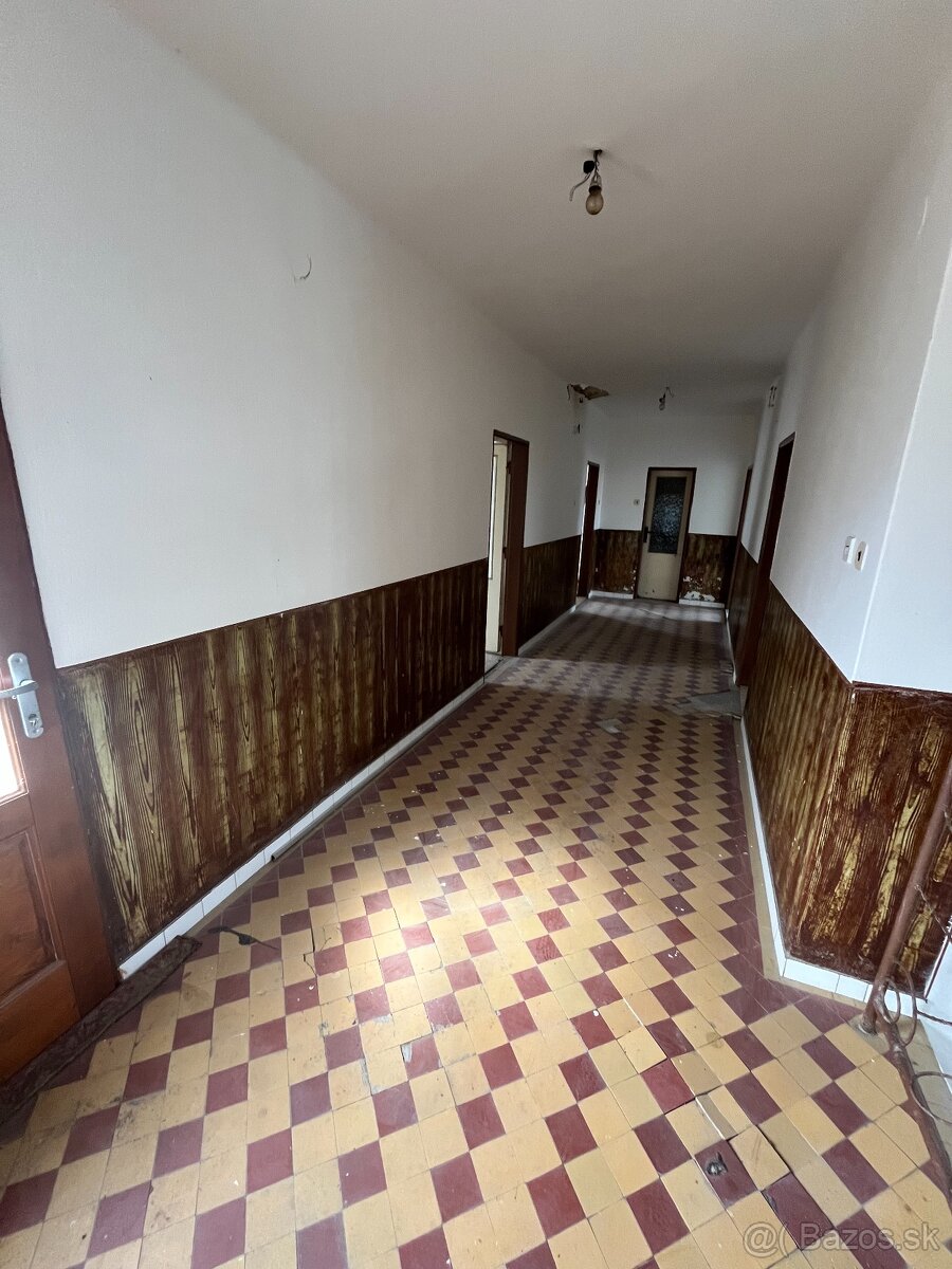 Rodinný dom s veľkým pozemkom na hlavnej ulici - Bešeňov - 10