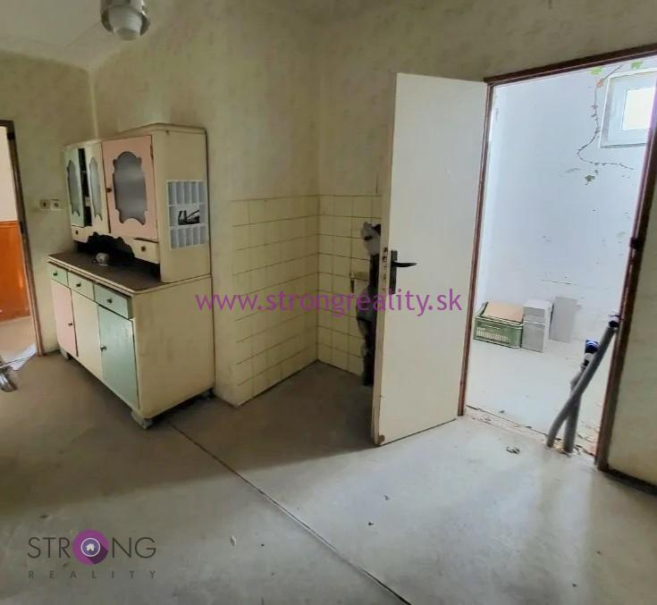 Starší 4 izbový rodinný dom v obci Topoľníky, okres DS. - 10