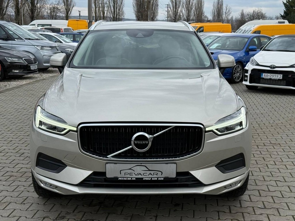 Volvo XC60 D5 Momentum AWD A/T - 10