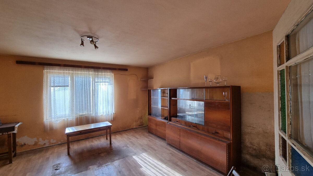 RODINNÝ DOM, STODOLA a POZEMOK 4273 m2 PRIETRŽ - VOĽNÝ - 10