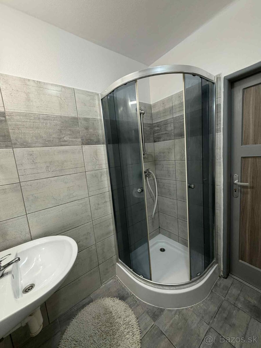 HZ-23 Na prenájom celkom zariadený 2 izbový byt v Komárne - 10